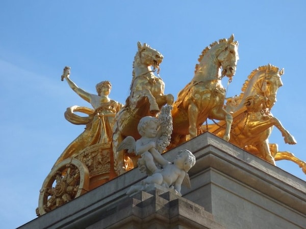 estatua de aurora