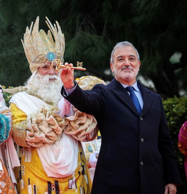 市長將鑰匙交給三位國王(照片:Jordi Borràs)